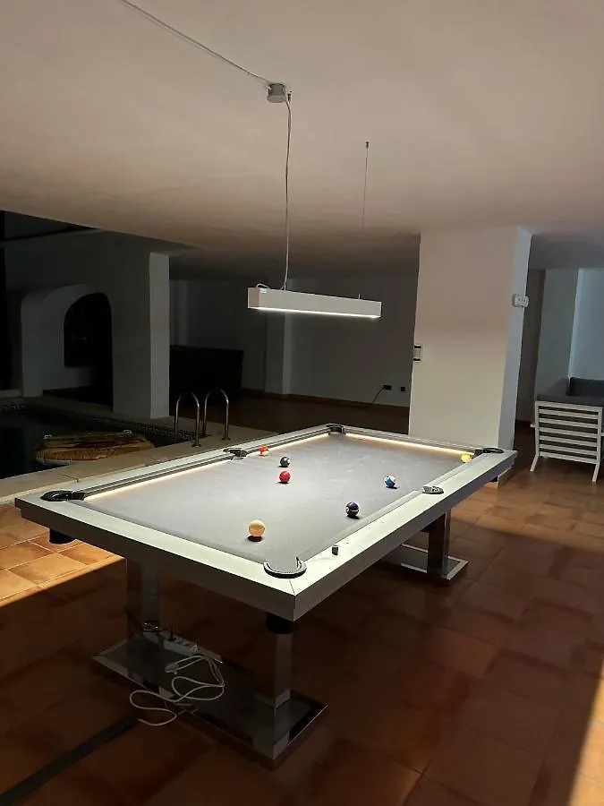 Stunning Villa With Sea Views & Jacuzzi 베날마데나코스타